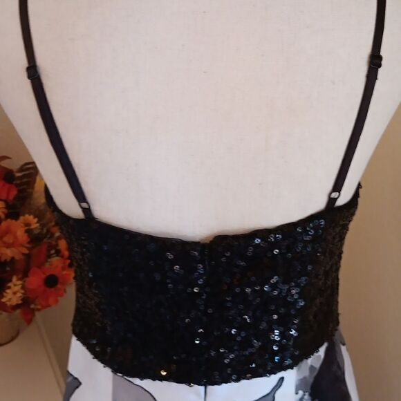 Jump Apparel Black and White Mermaid Shape Formal - Picture 10 of 15